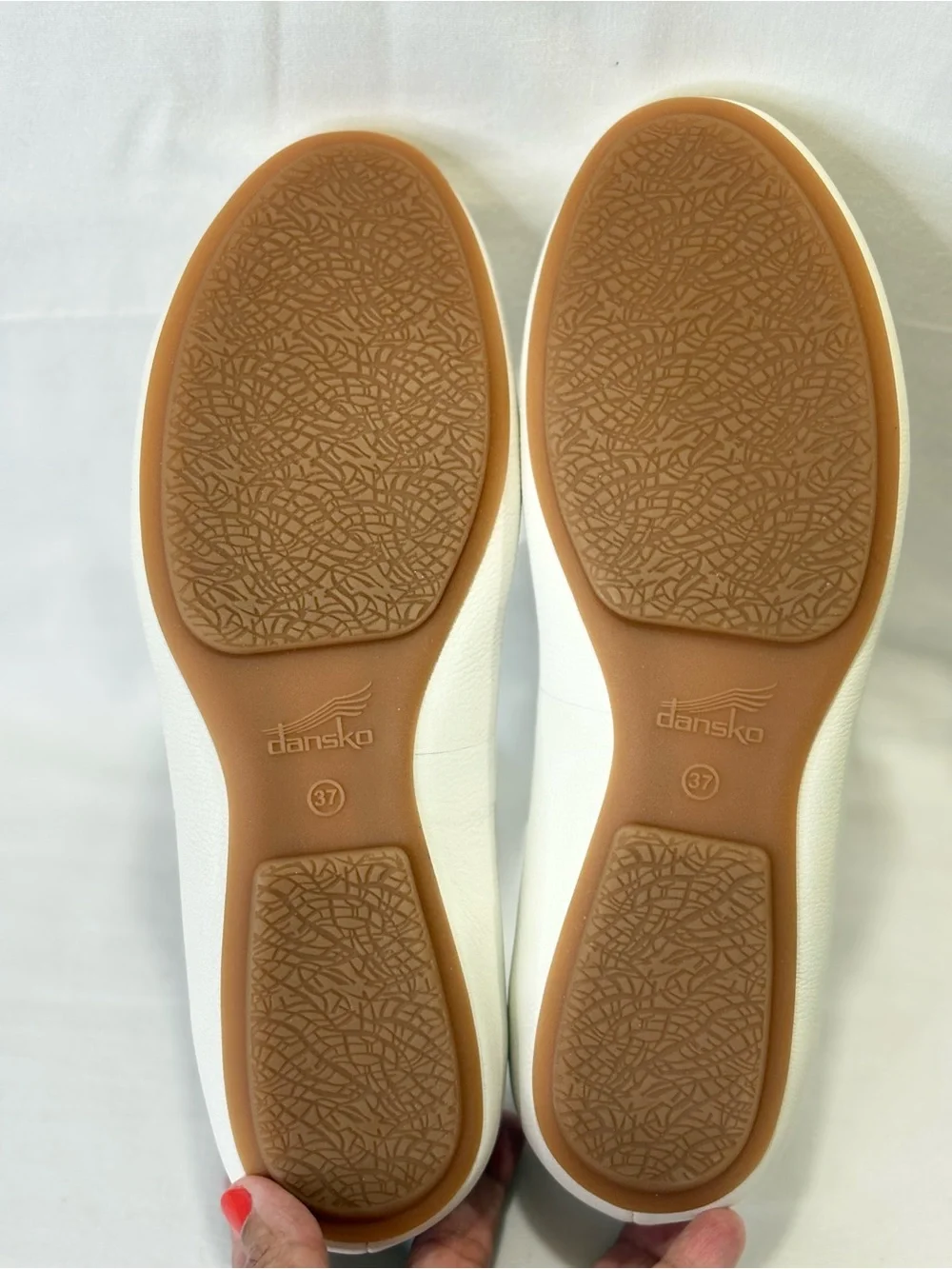 ***NEW*** DANSKO MOLLIE White Ballet Flats SZ 37 / SZ 7 $150